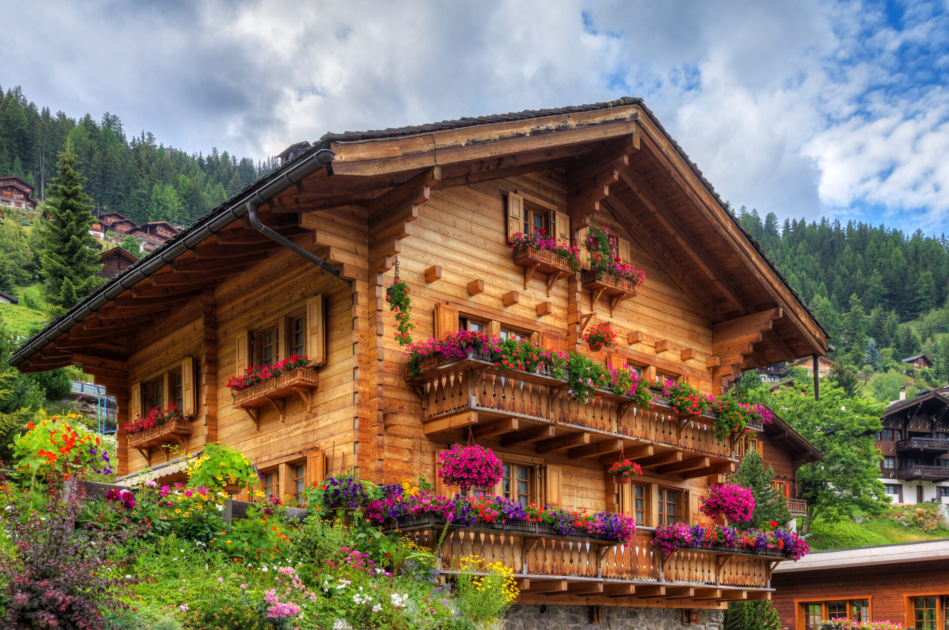 Grand chalet traditionnel, idéal pour les familles nombreuses.